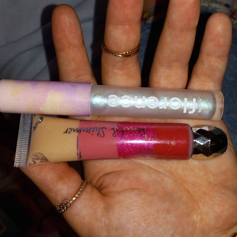 BUNDLE OF NEVER WORN LIPGLOSS